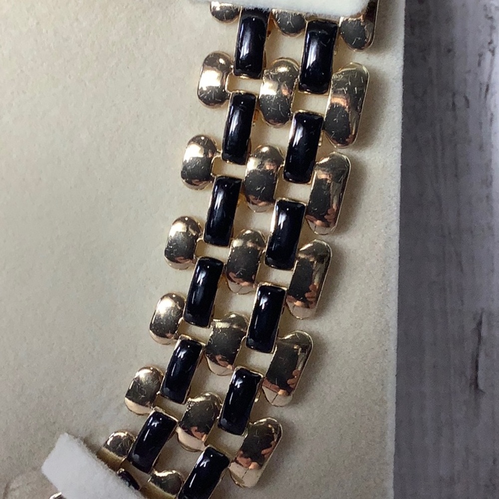 Amrita Singh Gold and Black Geometric Necklace - Picture 3 of 4